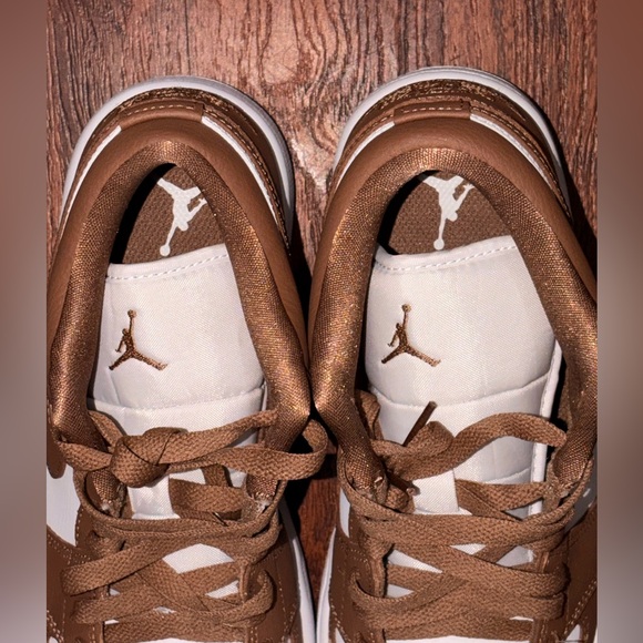 Jordan 1 size 7.5 - Picture 7 of 14